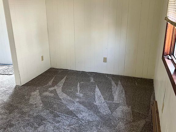5th image of 215 Walnut Ave