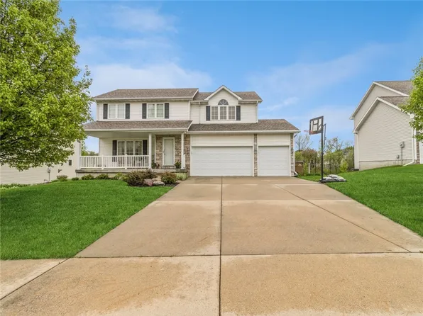 9404 Galleria Dr, Johnston, IA 50131