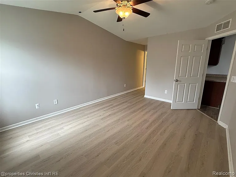 8413 Heywood Cir — Photo 13