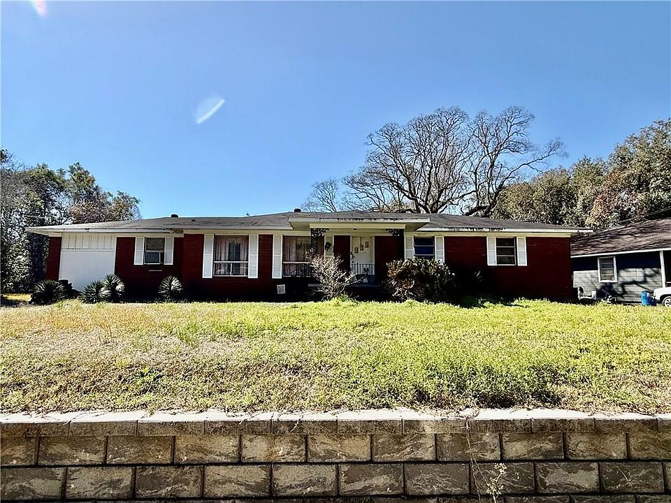 1st image of 802 E Elm St