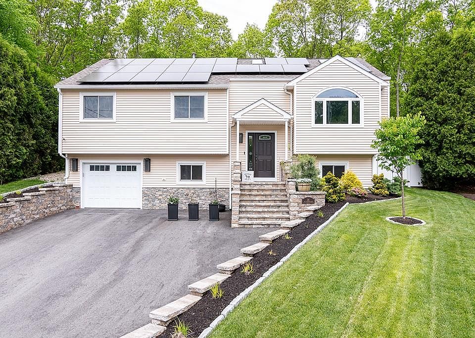 1st image of 26 Ivy Hollow Ct