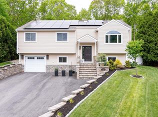 26 Ivy Hollow Ct, Cranston, RI 02921