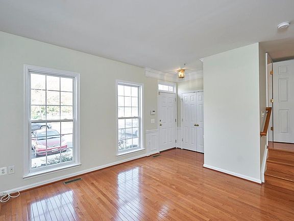 3rd image of 19409 Rayfield Dr