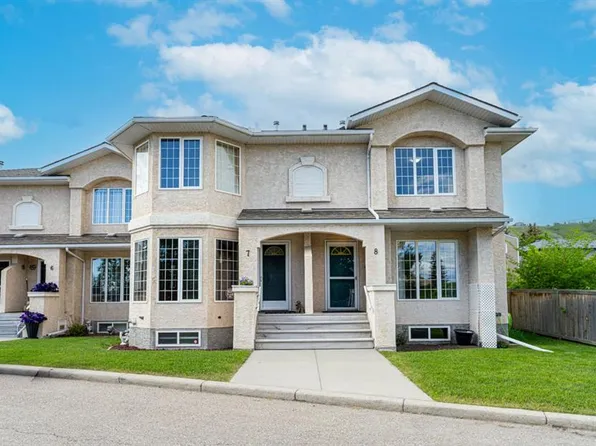 120 S Ross Ave #8, Cochrane, AB T4C 2E5
