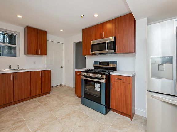 2nd image of 59 Longdale Ave Floor 1