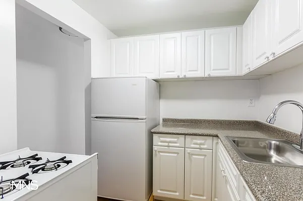 Rented by MNS Marketing | media 9