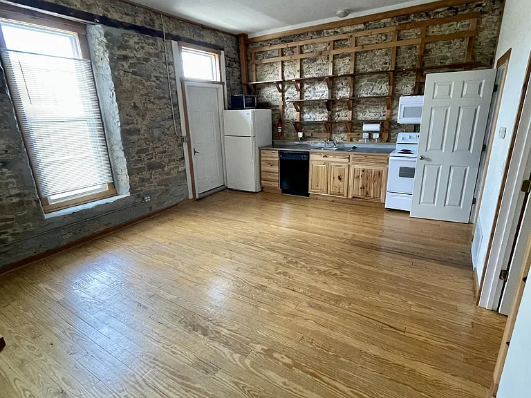 216 S Main St #5 — Photo 5