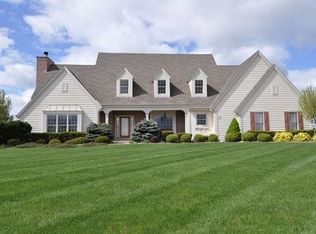 W291N3381 Summerhill Rd, Pewaukee, WI 53072