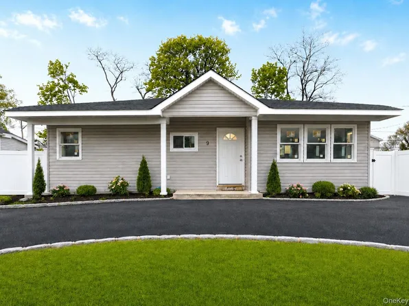 9 Emerald Lane S, Amityville, NY 11701