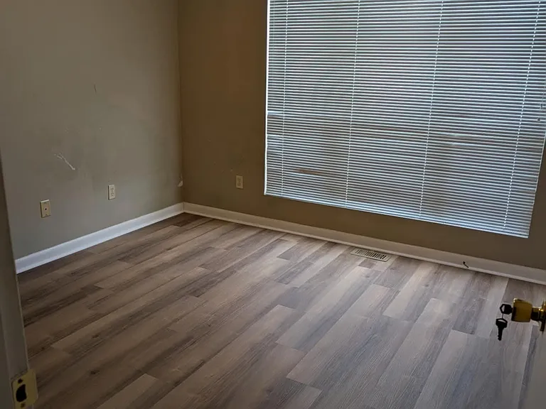 190 Emi Gil Dr — Photo 2