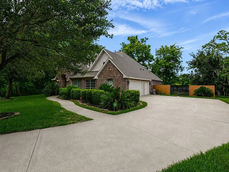 226 Jade Point — Photo 35