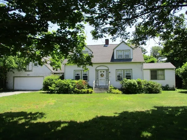 834 Hathaway Rd, New Bedford, MA 02740