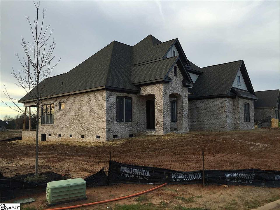 2nd image of 23 Maxwell Farm Dr