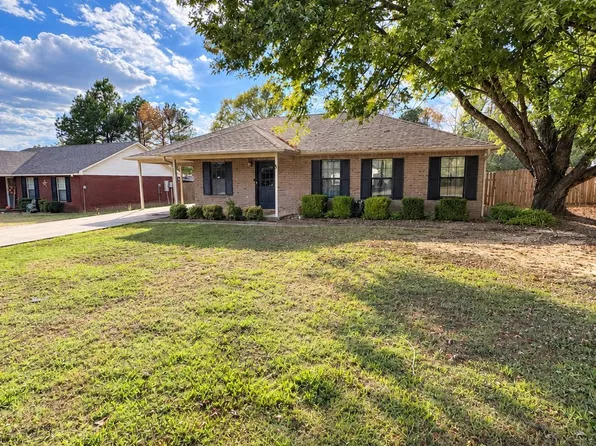 805 Redwood Dr, Booneville, AR 72927