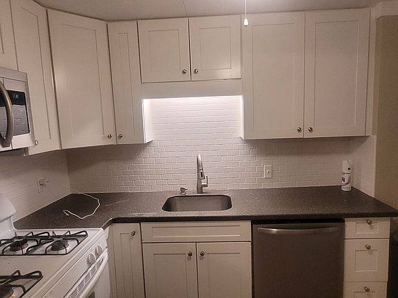 2nd image of 93 Inwood Pl Floor 1