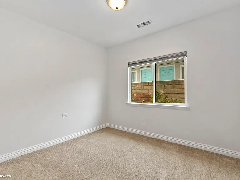 1627 Hornblend St — Photo 21