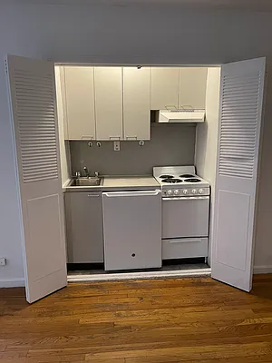 Rented by Eric Goodman Realty Corp | media 11