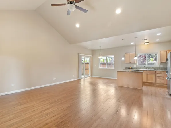 1901 SW G St, Grants Pass, OR 97526