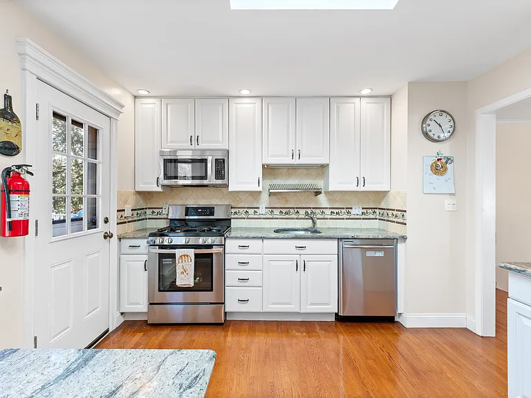 2 Columbine Ct — Photo 4
