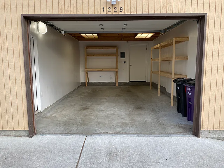 One car garage.