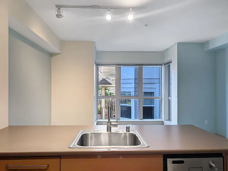 1410 E Pine St #W208 — Photo 2