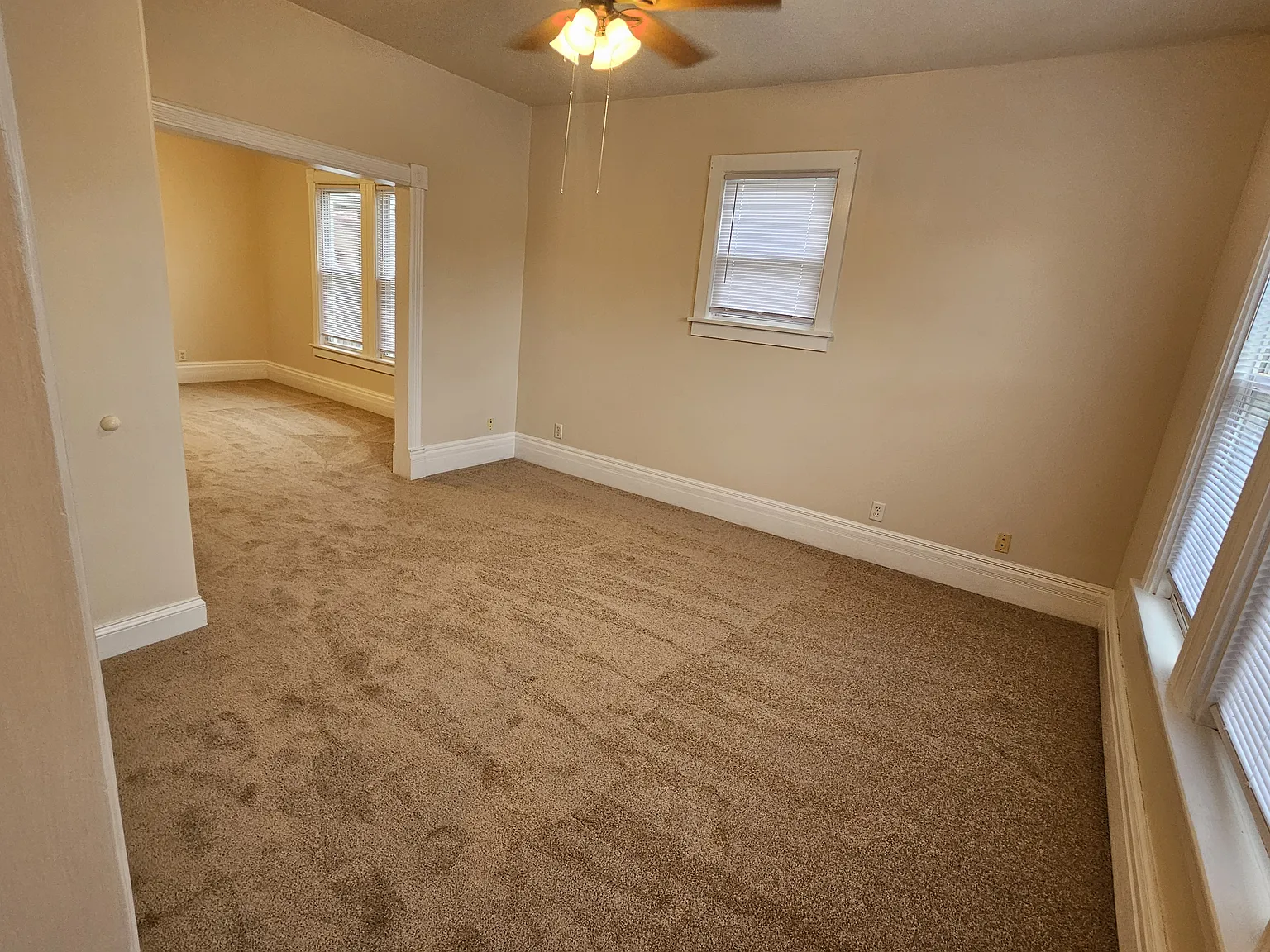 2 bed, 860 sqft, $1,400 — Photo 3