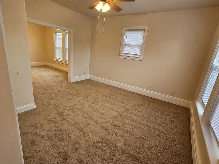 204 E Benton St — Photo 3