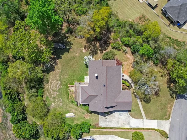 221 Doe Dr, Prattville, AL 36067