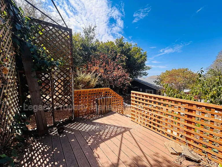653 Alhambra St — Photo 29