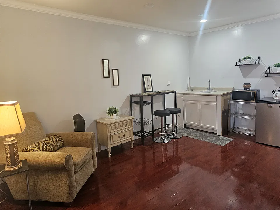 B2-6013 Meridian Ave