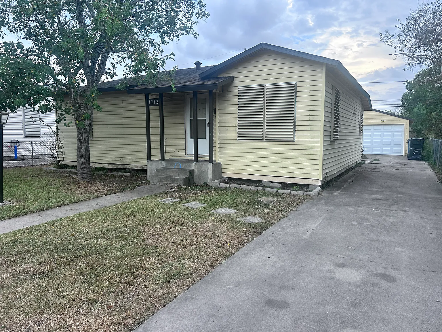 3 bed, 1000 sqft, $1,500 — Photo 1