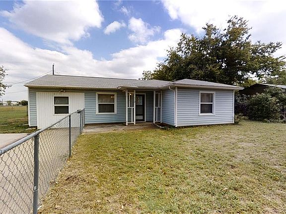 2nd image of 710 Crockett Dr