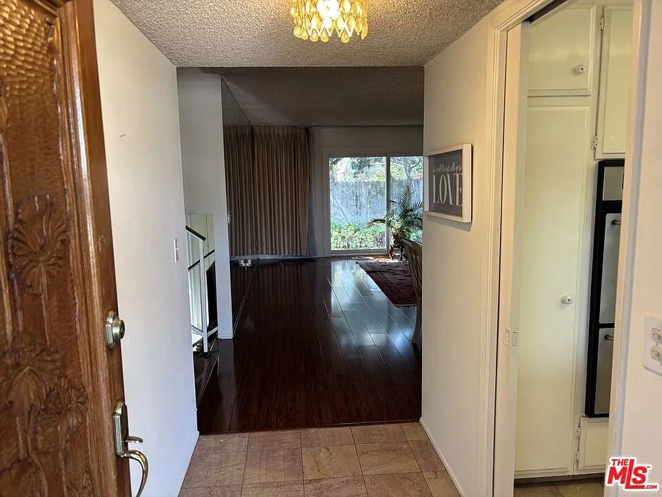 5 bed, 3.0 bath, 2177 sqft, $6,800 — Photo 3