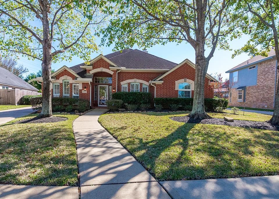 Come discover a pristine single story four-bedroom, 2.5 bath, 3-car garage home located in the gated community of Greens at Willow Fork.