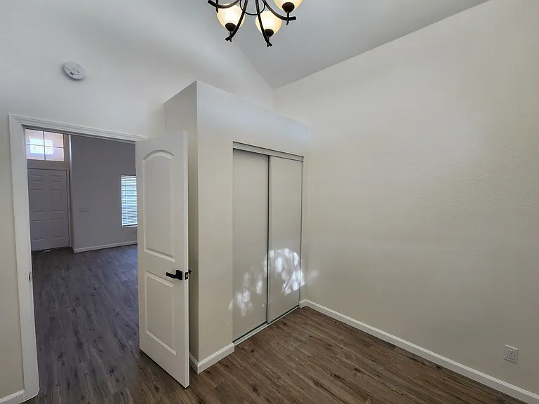 1846 E Milling St — Photo 9