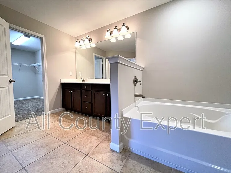 912 Rose Way — Photo 17