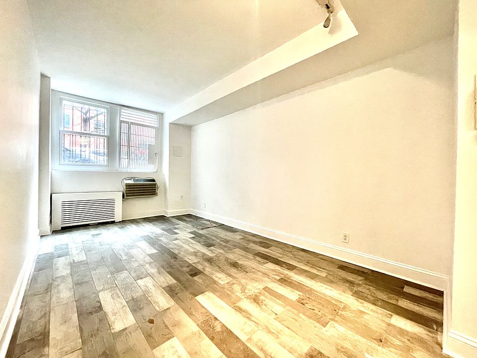 1st image of 281 W 11th St #Lc