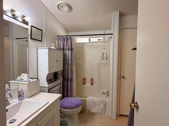 5th image of 241 E 2nd St