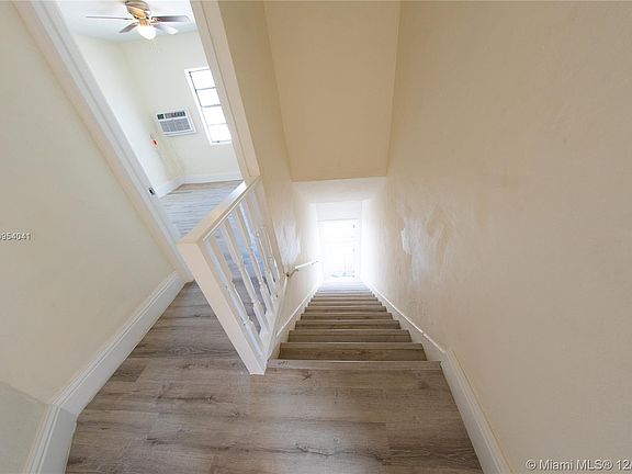 4th image of 424 NW South River Dr #420