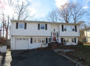 34 Lilchester Rd, Hopatcong, NJ 07843