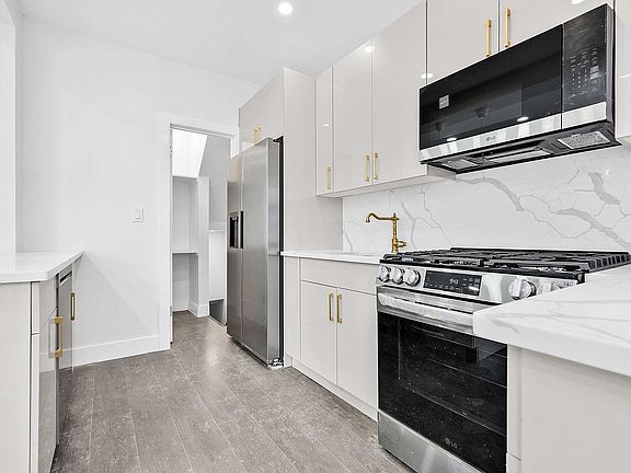 3rd image of 11322 204th St