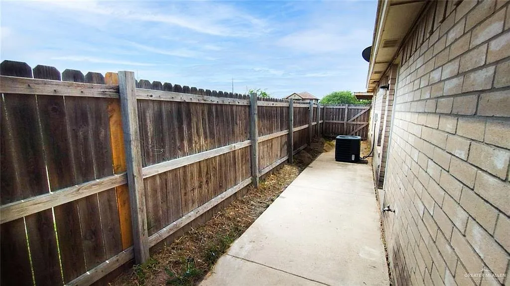 2 bed, 2.0 bath, 950 sqft, $875 — Photo 2