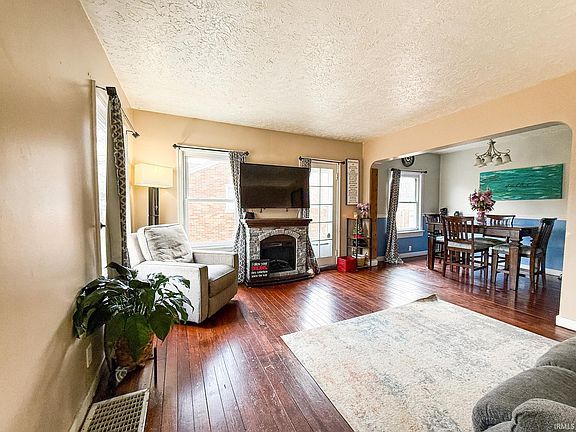 4th image of 2305 Washington Ave