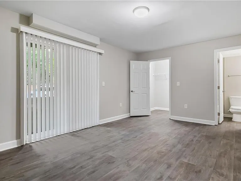 1012 Seasons Pkwy — Photo 6