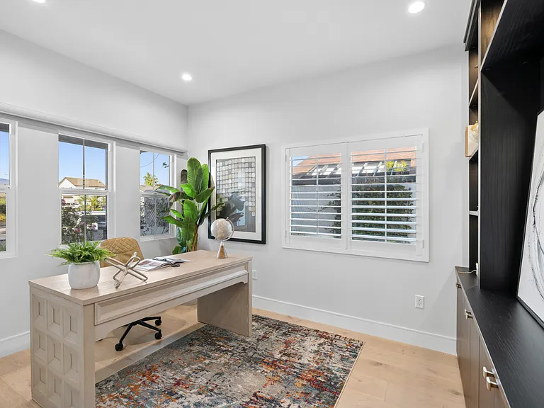 4652 Charnock Dr — Photo 22