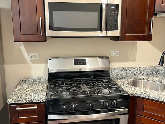 4th image of 4717 W Congress Pkwy #1