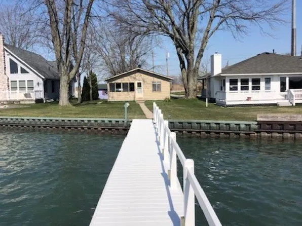 4040 S Channel Dr, Harsens Island, MI 48028