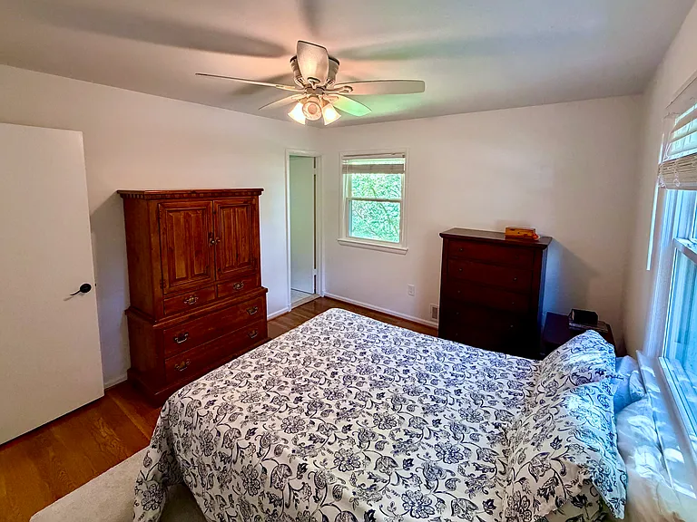 604 Yeonas Dr SW — Photo 9