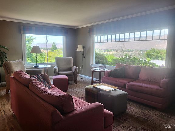 4th image of 220 21st Ave