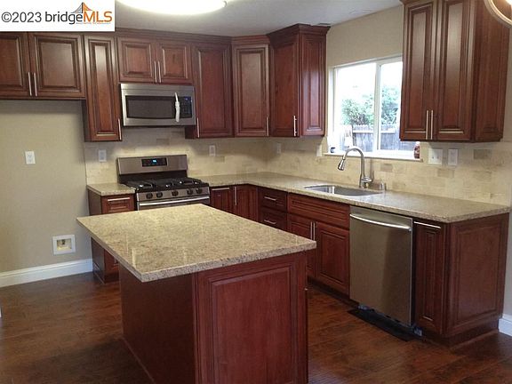 3rd image of 1830 Terrace Dr